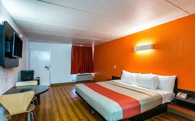 Photo 3 - Motel 6 Cleveland, TX