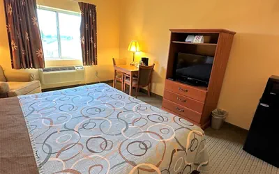 Photo 3 - Super 8 by Wyndham Topeka at Forbes Landing