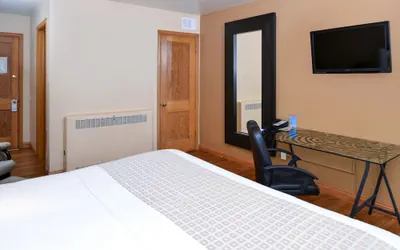 Photo 3 - Valued Stay Mayflower