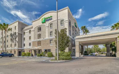 Photo 2 - Holiday Inn Express Hotel & Suites Clearwater/Us 19 N by IHG