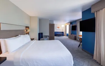 Photo 4 - Holiday Inn Express and Suites Turlock by IHG