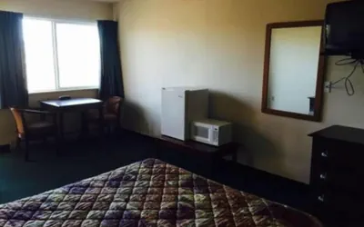 Photo 4 - Summer Wind Budget Motel