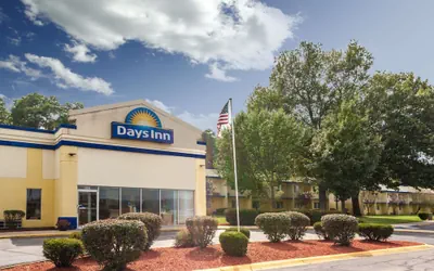 Photo 2 - Days Inn by Wyndham Portage/Indiana Dunes National Park