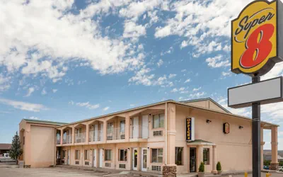 Photo 2 - Super 8 by Wyndham Evanston