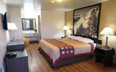 Photo 5 - Super 8 by Wyndham Evanston