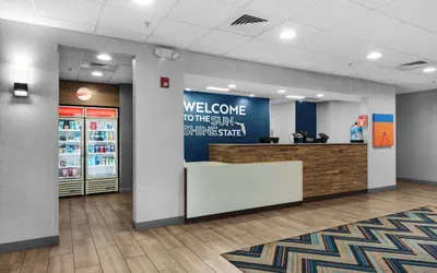 Photo 5 - Hampton Inn & Suites Pensacola I-10 N at Univ. Town Plaza