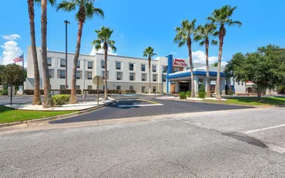 Photo 2 - Hampton Inn & Suites Pensacola I-10 N at Univ. Town Plaza