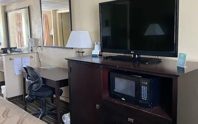 Photo 5 - Quality Inn & Suites Big Rapids near University