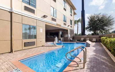 Photo 2 - Comfort Suites McAllen Airport and La Plaza Mall