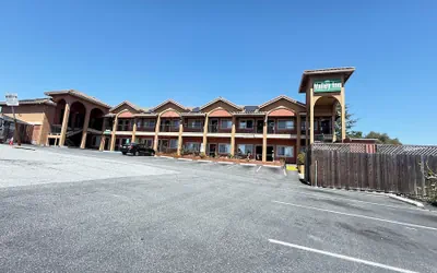 Photo 2 - Valley Inn