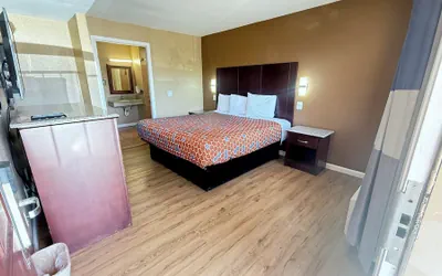 Photo 5 - Valley Inn