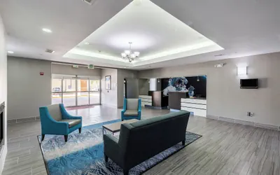 Photo 5 - Platinum Inn & Suites Webster