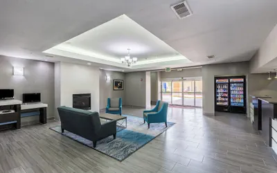 Photo 4 - Platinum Inn & Suites Webster