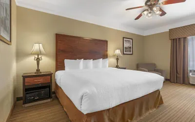 Photo 2 - Best Western Plus Monica Royale Inn & Suites
