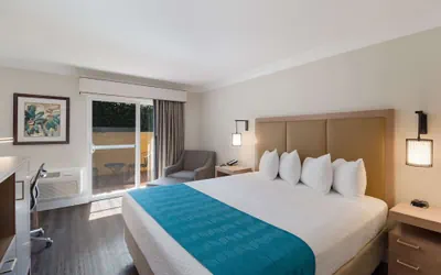 Photo 4 - Best Western Woodland Hills Inn