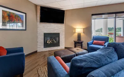 Photo 5 - Comfort Suites Escanaba West