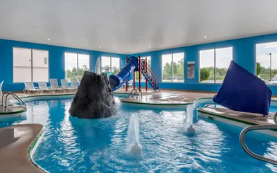 Photo 2 - Comfort Suites Escanaba West