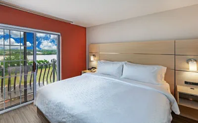 Photo 5 - Holiday Inn Express Hotel & Suites Jenks by IHG