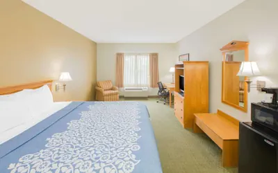 Photo 4 - Days Inn by Wyndham Hattiesburg MS