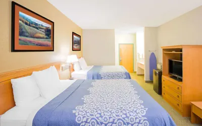 Photo 3 - Days Inn by Wyndham Hattiesburg MS