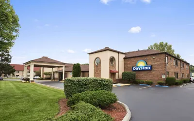 Photo 2 - Days Inn by Wyndham Middletown