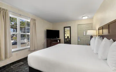 Photo 4 - The Beach House Inn