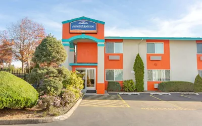Photo 2 - Howard Johnson by Wyndham Salem