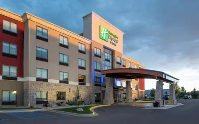 Photo 2 - Holiday Inn Express Hotel & Suites Bismarck by IHG