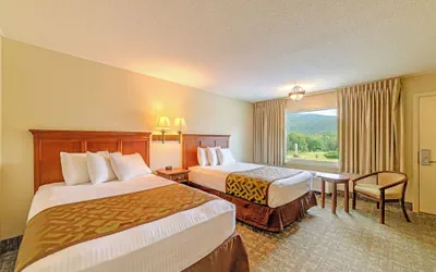 Photo 5 - Town and Country Inn & Resort