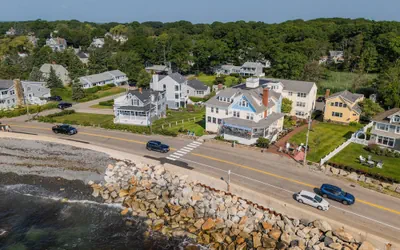 Photo 2 - The Beach House Inn