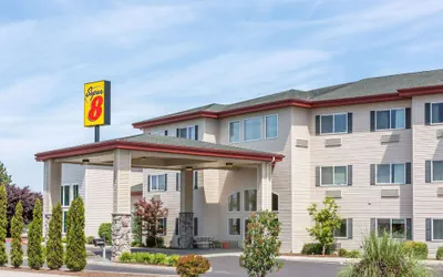 Photo 2 - Super 8 by Wyndham Central Pt Medford