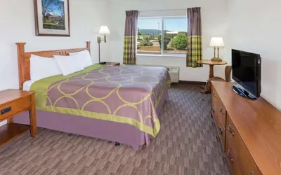 Photo 5 - Super 8 by Wyndham Central Pt Medford