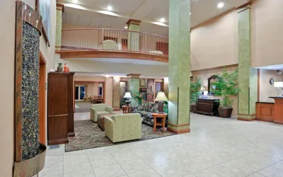 Photo 4 - Triple Play Resort Hotel & Suites