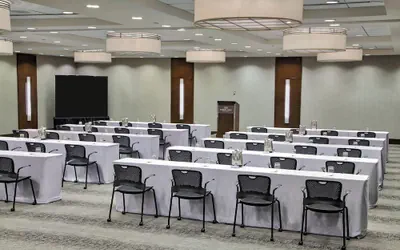 Photo 2 - Crowne Plaza Chicago West Loop by IHG