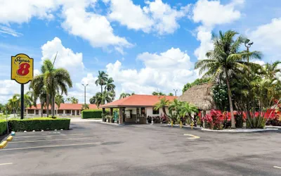 Photo 2 - Super 8 by Wyndham Homestead/Florida City/Gateway to Keys