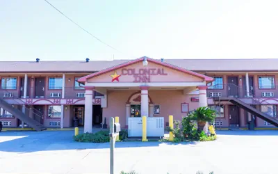 Photo 2 - Colonial Inn