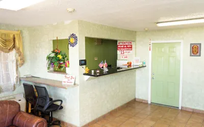 Photo 3 - Colonial Inn
