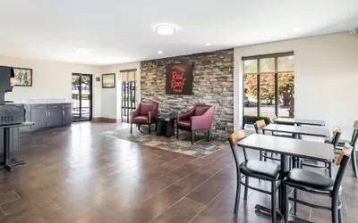 Photo 4 - Red Roof Inn Dandridge