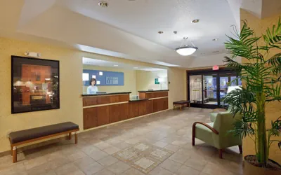 Photo 3 - Holiday Inn Express Kansas City - at the Legends by IHG