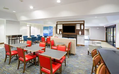 Photo 4 - Holiday Inn Express Kansas City - at the Legends by IHG