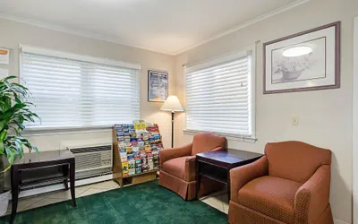 Photo 5 - Econo Lodge Sturbridge Route 20
