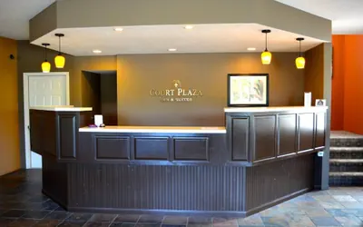 Photo 4 - Court Plaza Inn & Suites