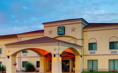 Photo 2 - Quality Inn & Suites Glen Rose