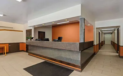 Photo 3 - Econo Lodge Manistee