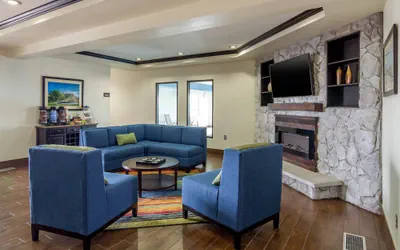 Photo 3 - Comfort Inn & Suites Sterling