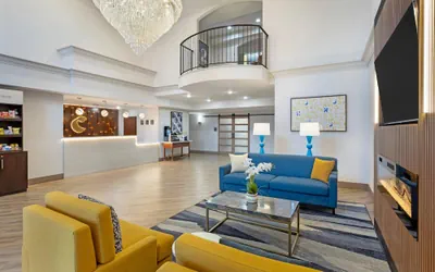 Photo 5 - Comfort Suites East Brunswick - South River