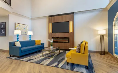 Photo 4 - Comfort Suites East Brunswick - South River
