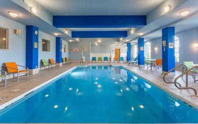 Photo 2 - Holiday Inn Express Hotel & Suites Rockford-Loves Park by IHG