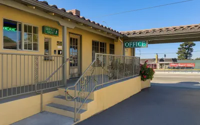 Photo 3 - El Castell Motel