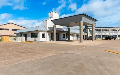 Photo 2 - Quality Inn & Suites Port Lavaca near Lighthouse Beach
